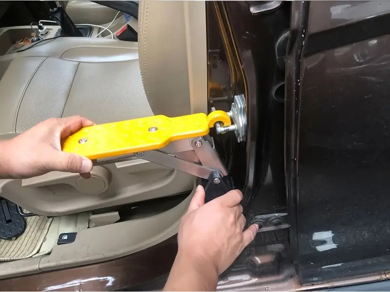 Adjustable Car Roof Pedal – Ergonomic Aluminum Alloy Step for Roof Access, Grip & Safety, Universal Fit Vehicles